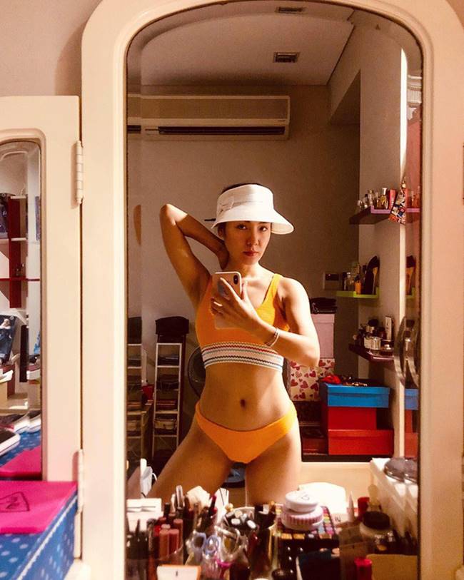 Bên cạnh đó, làn da rám nắng khỏe khoắn còn giúp Phương Linh dễ dàng chọn lựa những trang phục bikini.