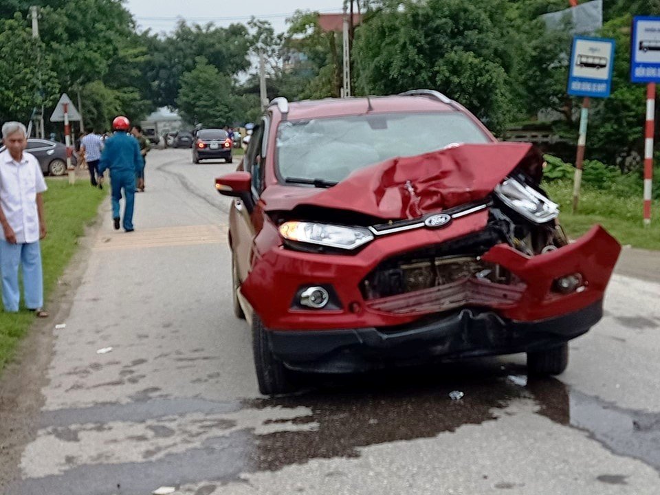 Tạm đình chỉ thiếu úy công an lái xe tông chết người ở Thanh Hóa - 1