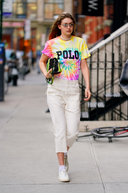 10 cách mặc sành điệu với kiểu áo ai cũng có - 1