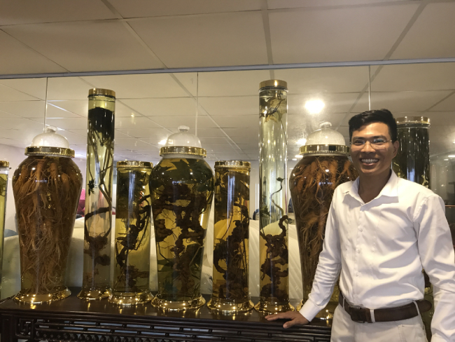 Theo anh Quang, củ sâm đầu tiên anh mua được ở vùng Kon Tum, có giá hơn 10 triệu đồng. Tại thời điểm đó, củ sâm ngọc linh này thuộc loại đắt.