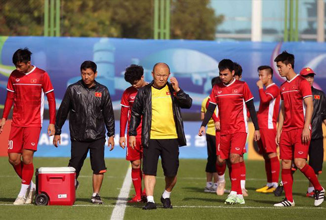 &#34;Lá chắn thép&#34; Đình Trọng sang Singapore, ĐT Việt Nam lo lắng ở SEA Games - 2