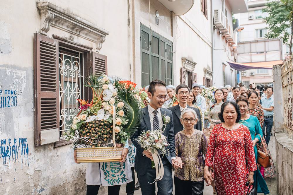 Dàn bê tráp toàn trai xinh gái đẹp VTV trong lễ ăn hỏi MC Phí Linh - 5