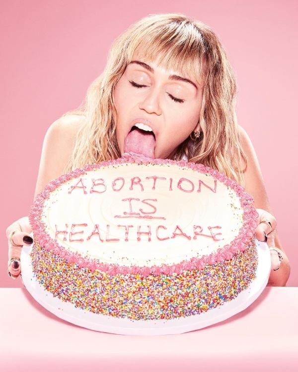 Miley Cyrus bị phản ứng khi thiết kế áo ủng hộ phá thai - 4