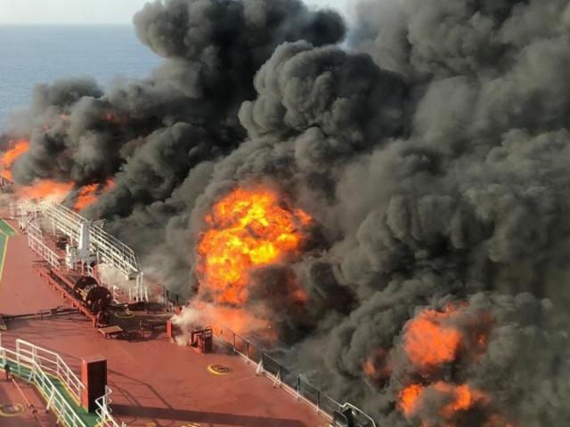 Tên lửa Iran nhắm vào ”sát thủ lang thang” Mỹ trước vụ tàu dầu bị tấn công?