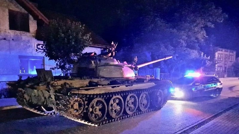Xe tăng Nga bất ngờ xuất hiện ở đường phố Ba Lan - 1