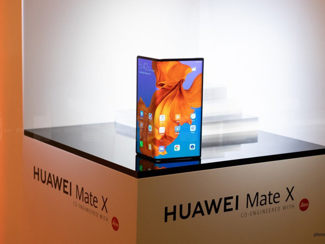 Không bị lỗi như Galaxy Fold, Huawei Mate X vẫn bị trì hoãn