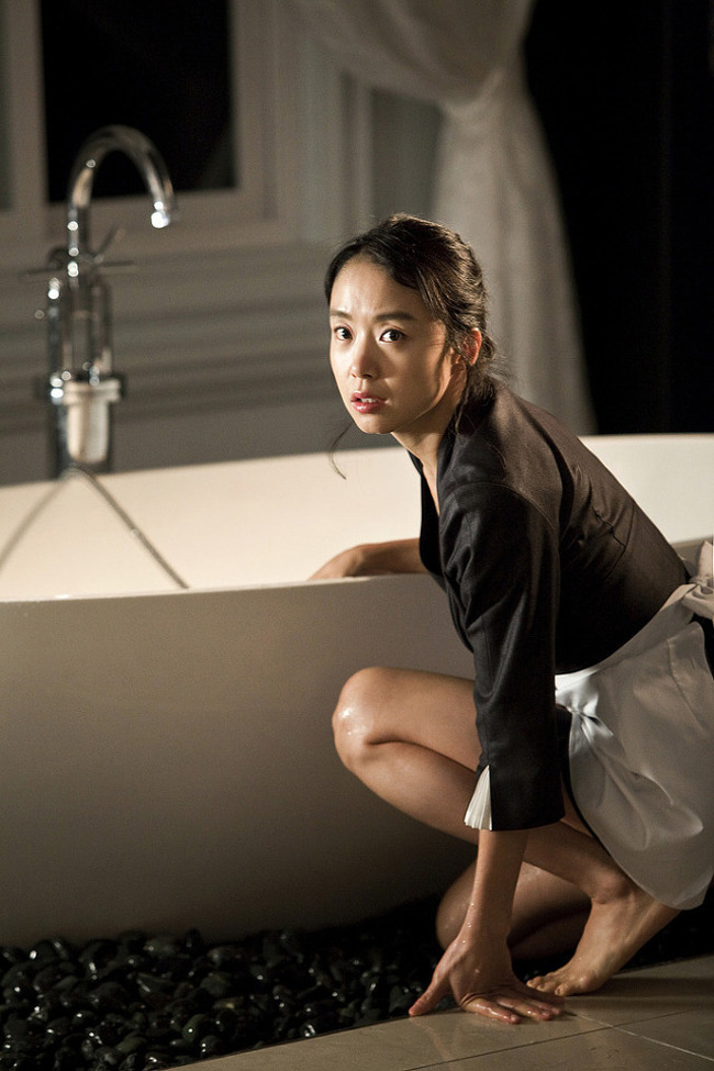 Với vai diễn nổi tiếng phim Người hầu gái, Jeon Do Yeon khẳng định vị thế của một ngôi sao không ngại các cảnh nóng.