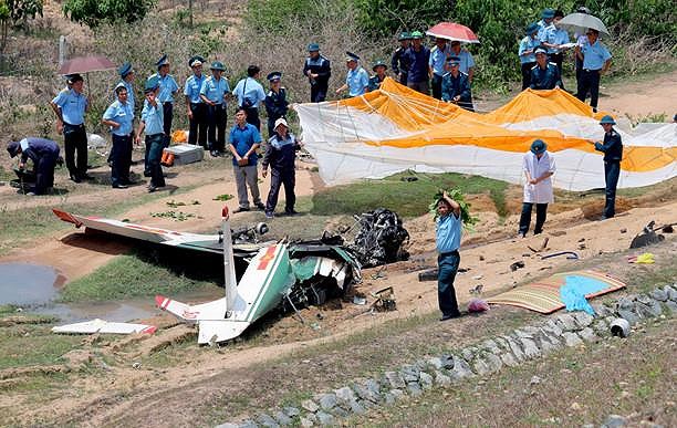 Nóng trong tuần: Rùng mình xe container lao sang đường đâm thẳng ô tô, 5 người tử vong - 2