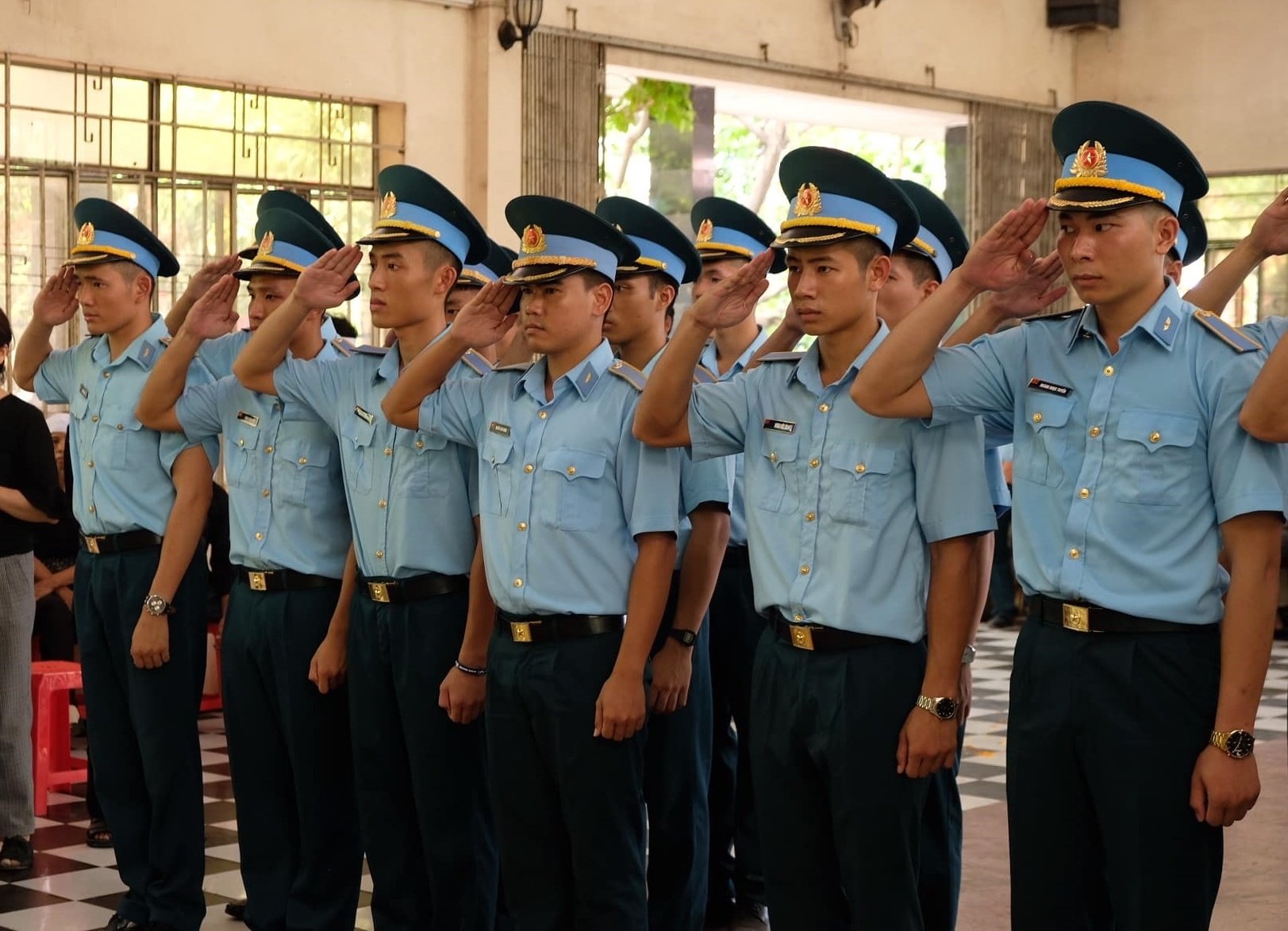 Nghẹn ngào tang lễ 2 phi công hy sinh trong vụ rơi máy bay ở Khánh Hòa - 3