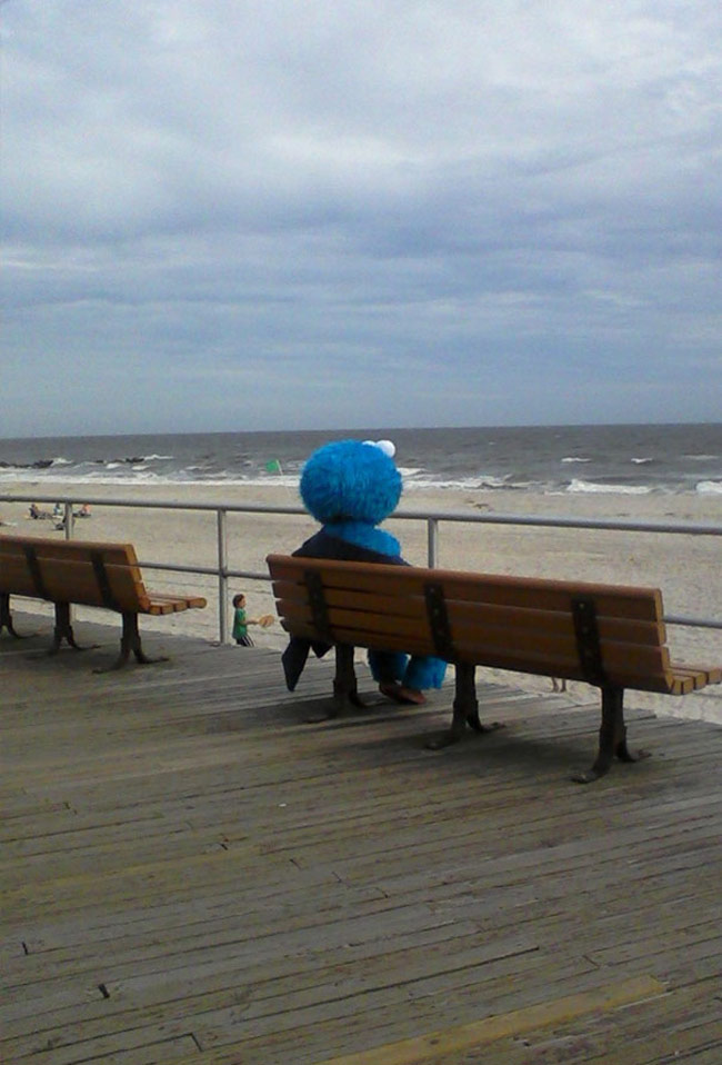 Đứng trước biển mới thấy mình cô đơn quá....