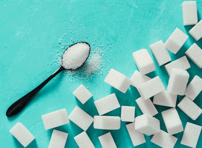 1. Ăn quá nhiều đường: Tiêu thụ quá nhiều đường có thể làm hỏng các tế bào, tăng nguy cơ phát triển ung thư. Nghiên cứu mới cho thấy, đường thực sự có thể thúc đẩy sự phát triển khối u trong cơ thể.