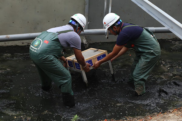 Sông Tô Lịch bất ngờ được quây rào sắt, đặt thêm “bảo bối” của Nhật Bản - 7