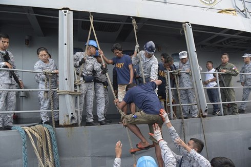 Mỹ dọa “ra tay” sau vụ Trung Quốc đâm tàu cá Philippines ở Biển Đông - 1