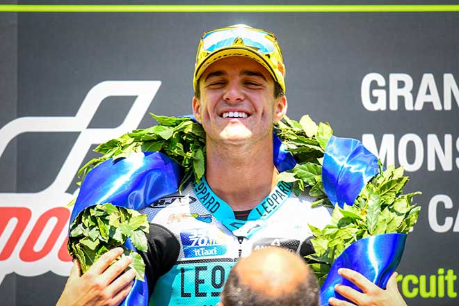 Đua xe MotoGP, Catalan GP: Cú ngã tai hại, chủ nhà “quét sạch” 3 thể thức - 1