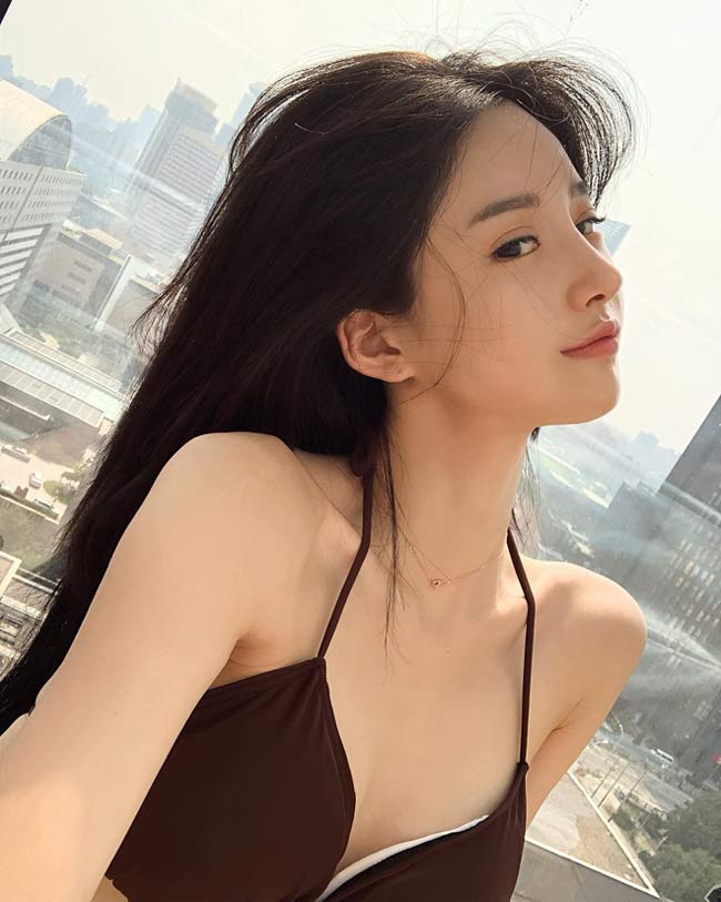 Người đẹp xứ Hàn - Ban Seo Jin đang trở thành đề tài bàn tán xôn xao khi cô lộ bằng chứng phẫu thuật thẩm mỹ.