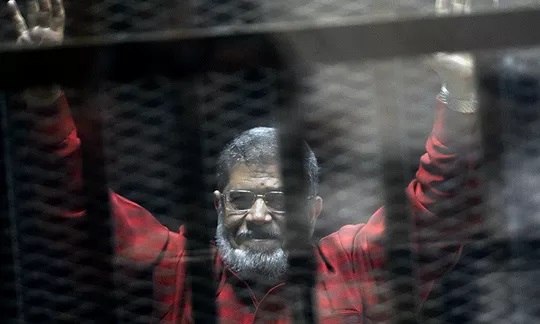 Chưa kịp lãnh án, cựu Tổng thống Ai Cập chết ngay tại tòa - 1
