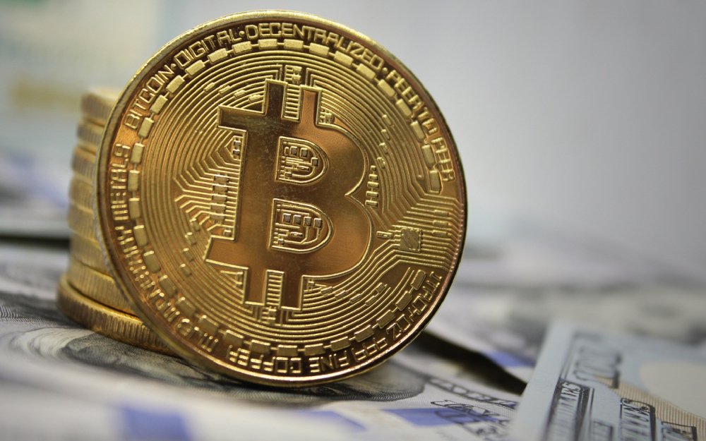 Giá tiền ảo bitcoin tăng lên mức cao nhất hơn 1 năm qua - 1