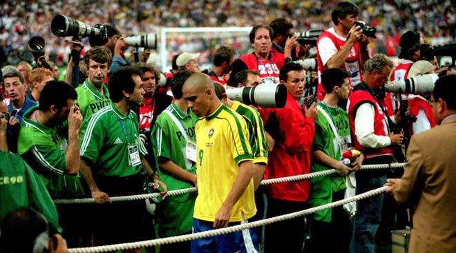 Ronaldo &#34;béo&#34; động kinh chấn động World Cup 1998: Dấu hỏi lớn vai trò của Platini - 3