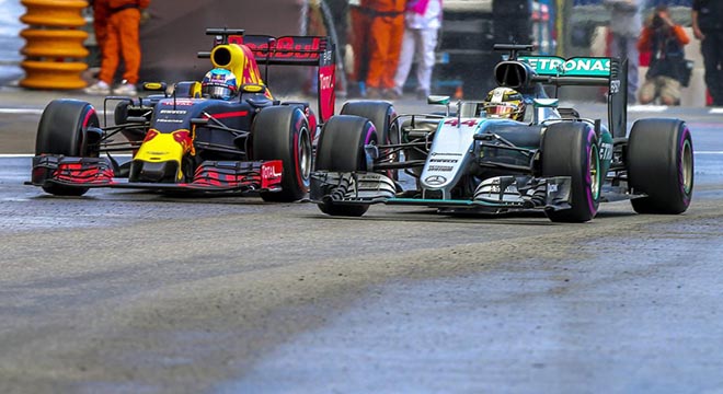 Đua xe F1, tranh cãi gay gắt Vettel cản Hamilton: Đi tìm công lý - 2