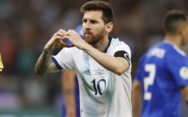 Argentina lâm nguy Copa America: Messi có học được Ronaldo tạo &#34;phép màu&#34;? - 1