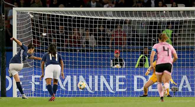 Dẫn 3-0 vẫn bị loại vì VAR 90+4, mỹ nhân rơi lệ: Siêu kịch tính World Cup nữ - 1