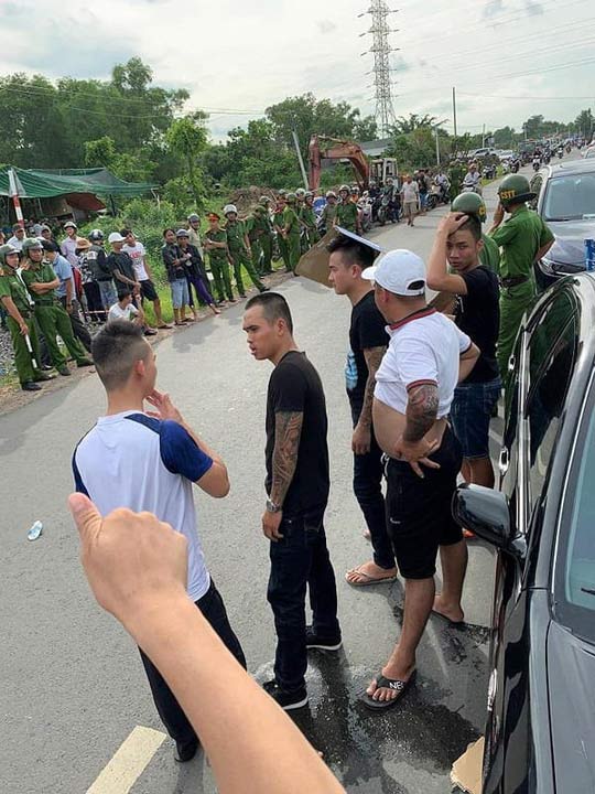 Vụ giang hồ vây xe chở công an ở Đồng Nai: Bắt khẩn cấp một chủ doanh nghiệp - 1