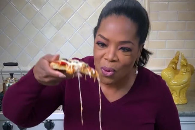 18. Oprah

Oprah từng vật lộn với việc tăng cân, cô thường xuyên ăn pasta và bánh ngô rất nhiều.