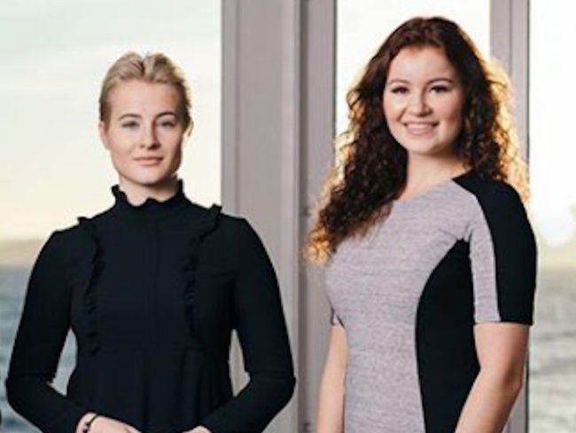 Các tỷ phú trẻ thứ hai và thứ ba trên thế giới là hai chị em gái Alexandra (phải) và Katharina (trái).