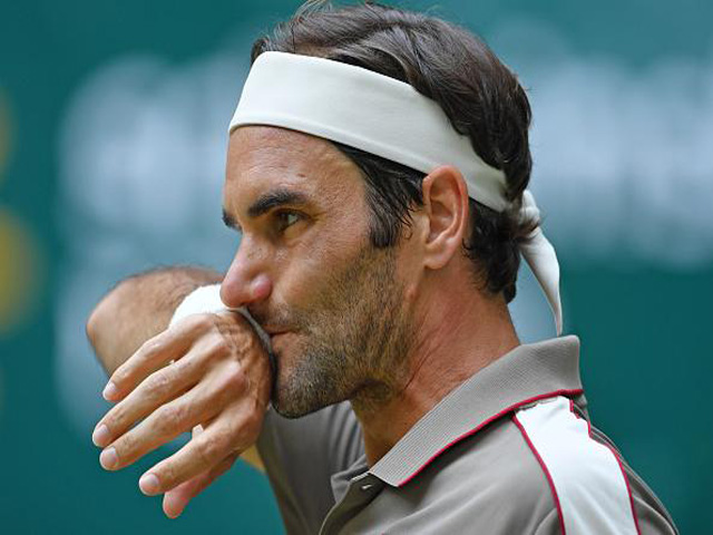 Thể thao - Roger Federer cũng phải bó tay: Cú bỏ nhỏ khiến cầu trường nổ tung