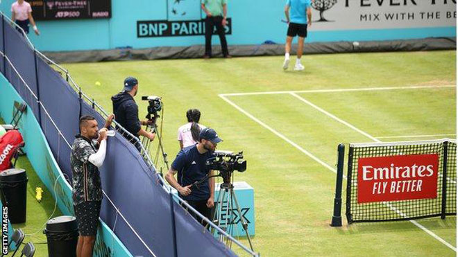 “Gã điên” Kyrgios lại làm loạn tennis: &#34;Phũ&#34; với Murray, chửi đổng trọng tài - 4