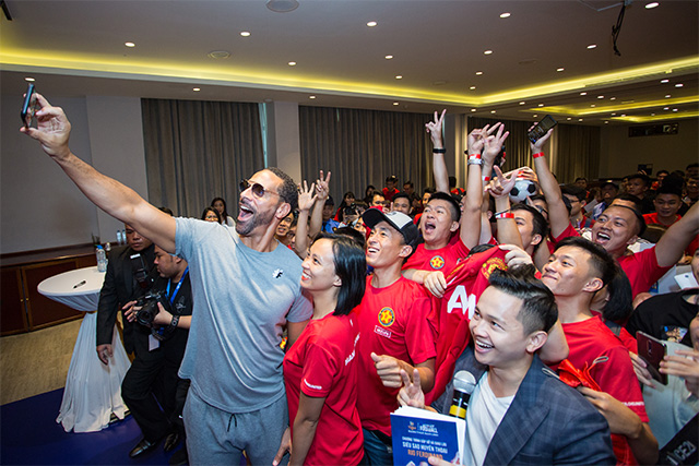 Cựu thủ quân đội tuyển Anh Rio Ferdinand nói “xin chào”, tổ chức fanmeeting ở Hà Nội - 1