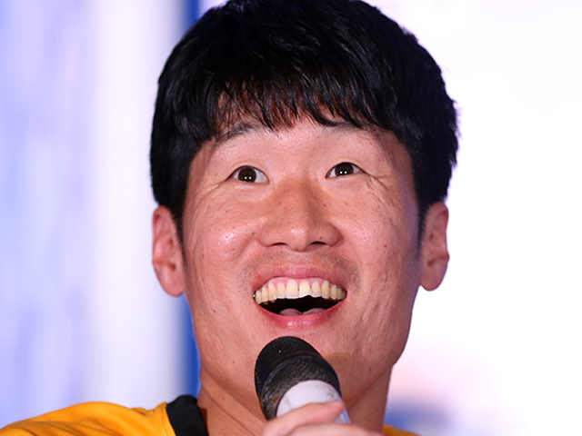 Đặng Văn Lâm “tim đập chân run”, Park Ji Sung nhắn gửi HLV Park Hang Seo