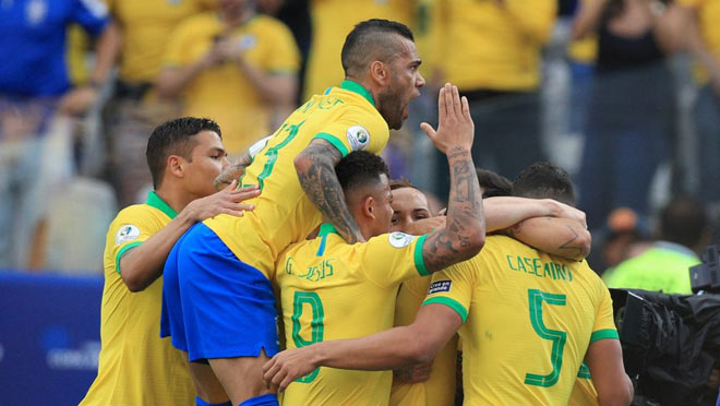 Brazil vào tứ kết Copa America: Messi - Argentina cần cảm ơn kình địch? - 1