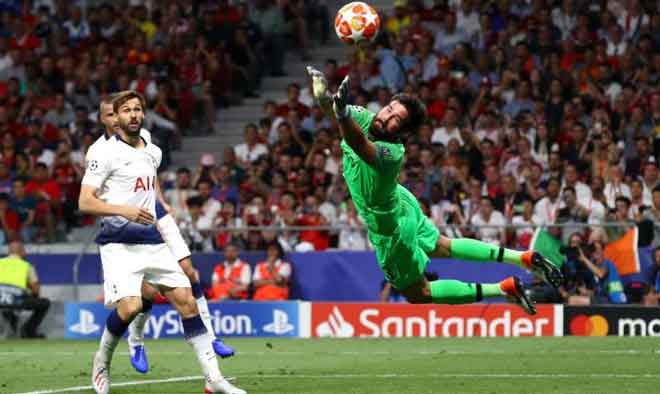 “Người nhện” Alisson nâng bước Brazil: 630 phút sạch lưới chờ &#34;khóa&#34; Messi - 1