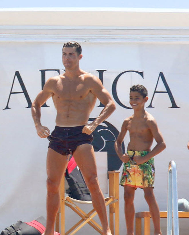 Ronaldo cùng bồ xinh du hí: Chàng khoe bụng 8 múi, nàng diện bikini nóng bỏng - 3