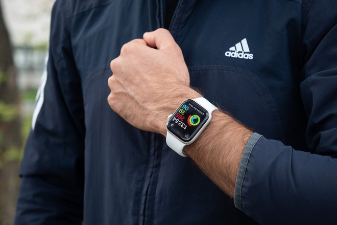 Apple còn độc bá thị trường smartwatch ít nhất 4 năm nữa - 1