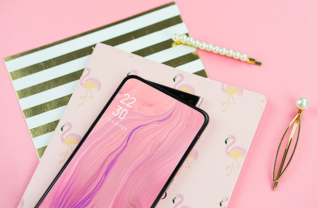 Theo hãng sản xuất, Oppo Reno phiên bản hồng ngọc trai được&nbsp;lấy cảm hứng thiết kế từ vẻ đẹp tinh tế, đầy mê hoặc từ thiên nhiên.