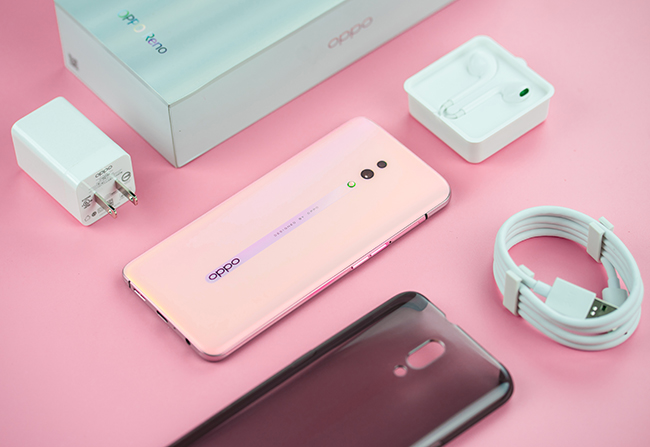 Oppo Reno có thiết kế nguyên khối, nổi bật với camera vây cá mập&nbsp;sáng tạo, cùng màn hình toàn cảnh panoramic.