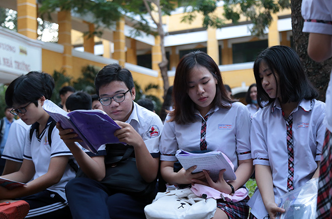 Những lời động viên trước phòng thi: “Bình tĩnh em nhé, 10 điểm là chuyện nhỏ” - 5