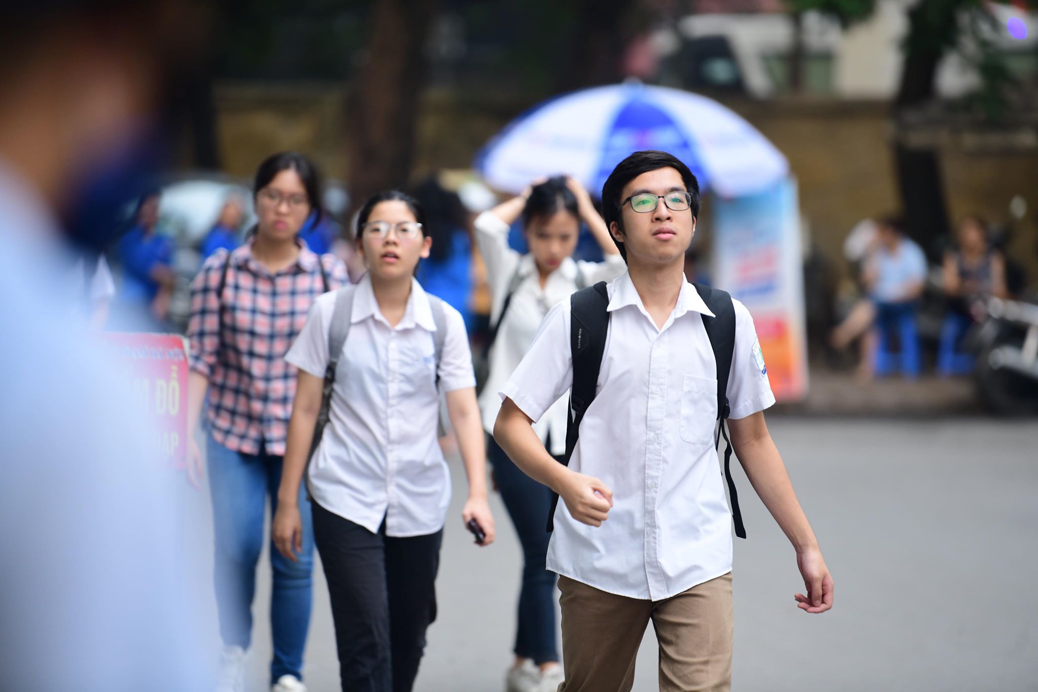 Những lời động viên trước phòng thi: “Bình tĩnh em nhé, 10 điểm là chuyện nhỏ” - 12