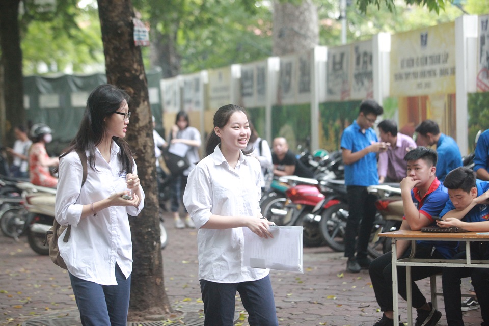 Những lời động viên trước phòng thi: “Bình tĩnh em nhé, 10 điểm là chuyện nhỏ” - 20