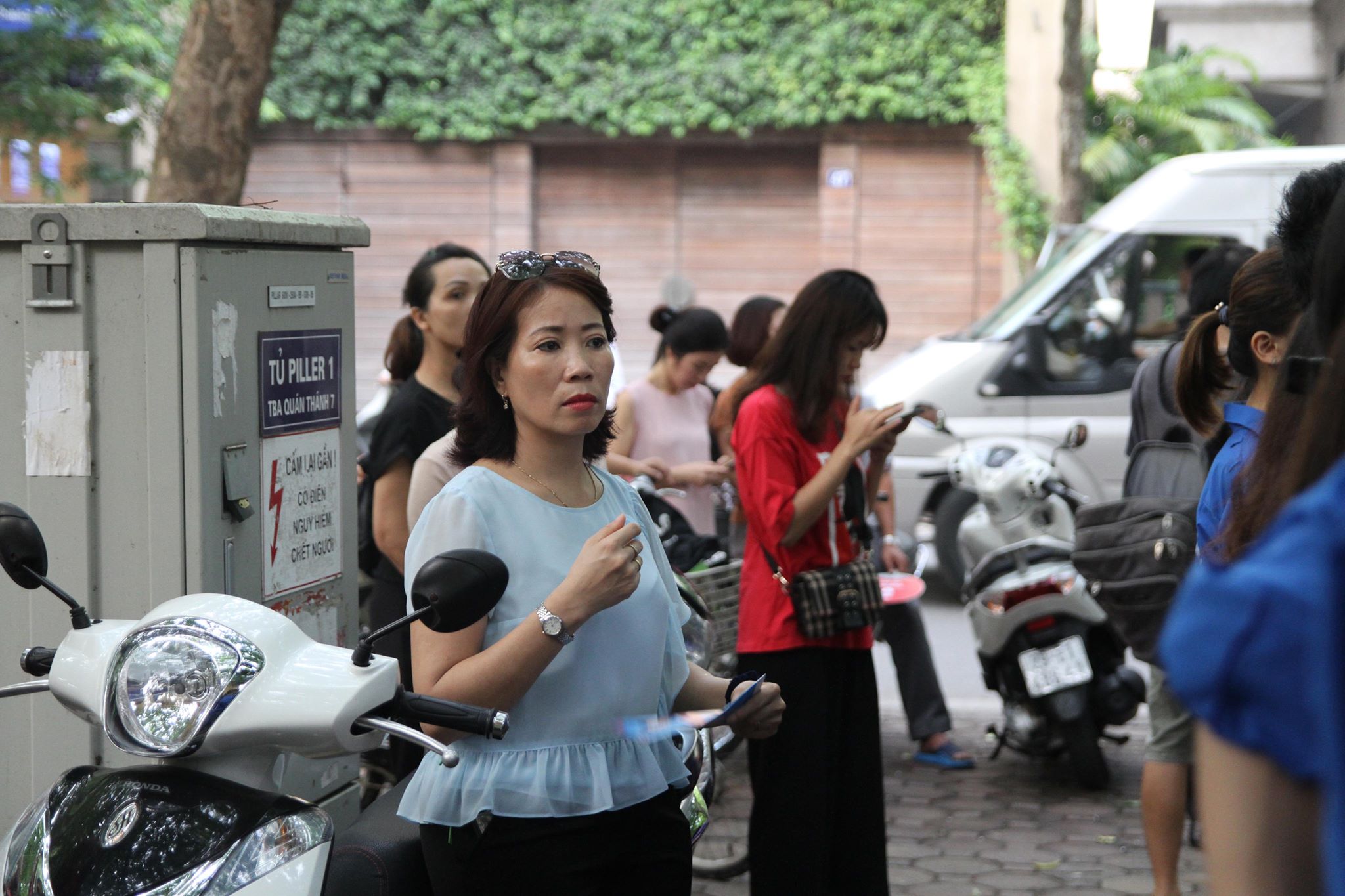 Những lời động viên trước phòng thi: “Bình tĩnh em nhé, 10 điểm là chuyện nhỏ” - 25