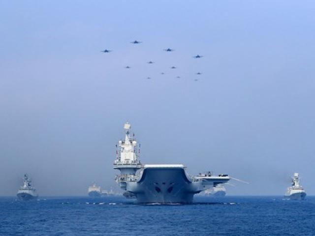 Nhóm tác chiến tàu sân bay Liêu Ninh của Trung Quốc đi qua eo biển Đài Loan