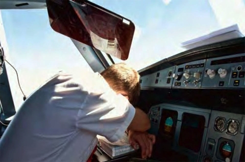 Úc: Phi công ngủ quên khi bay ở độ cao hơn 1.800 mét và cái kết khó tin - 1