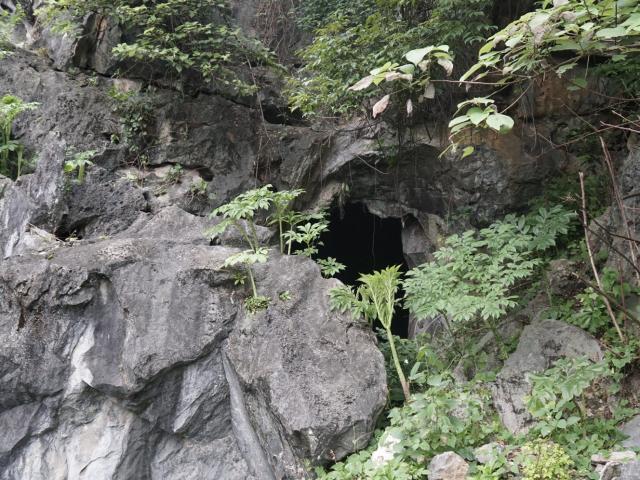 Ngôi chùa kỳ bí chứa cổ vật từ vạn năm trước: Khám phá hang xương trong lòng núi đá