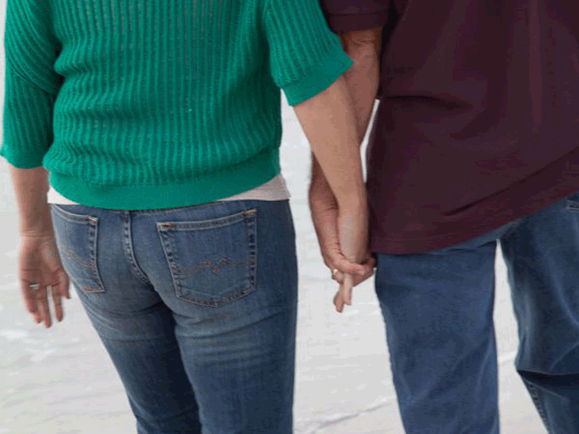 1. Nắm tay chồng/người yêu giúp giảm căng thẳng 200%: Một cái ôm và vài phút nắm tay chồng có thể chống lại căng thẳng, theo một nghiên cứu được báo cáo tại Hiệp hội Tâm lý học Hoa Kỳ. 