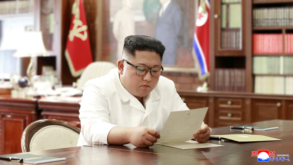 Phản ứng bất ngờ của Kim Jong-un trước đề nghị gặp tại DMZ của Trump - 1