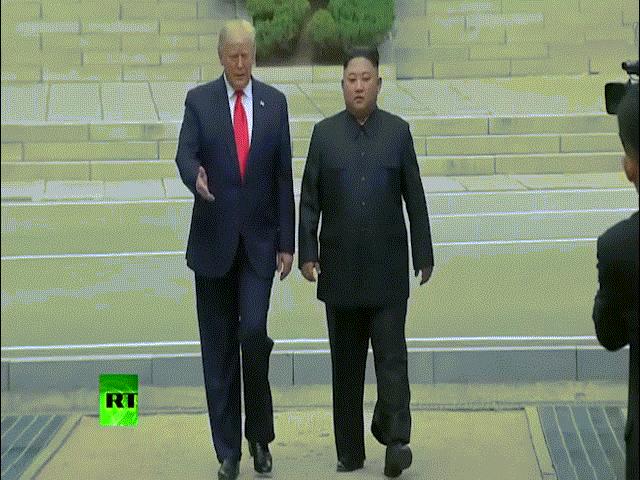 Ông Trump bất ngờ trở thành Tổng thống Mỹ đầu tiên đặt chân lên đất Triều Tiên