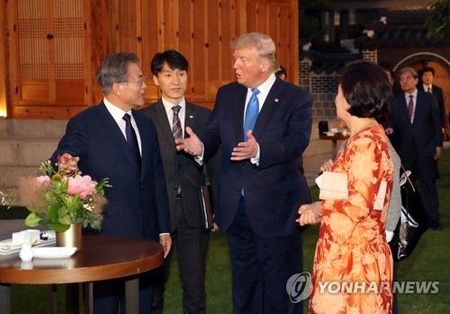 Tổng thống Trump đến khu phi quân sự liên Triều - 1