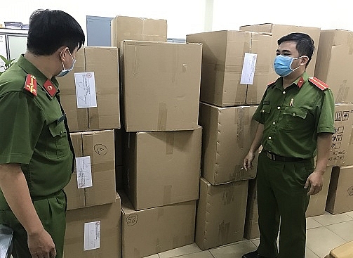 Công an TP.HCM vừa bắt giữ gần 78.000 chiếc khẩu trang y tế&nbsp;chuẩn bị xuất trái phép sang Malaysia